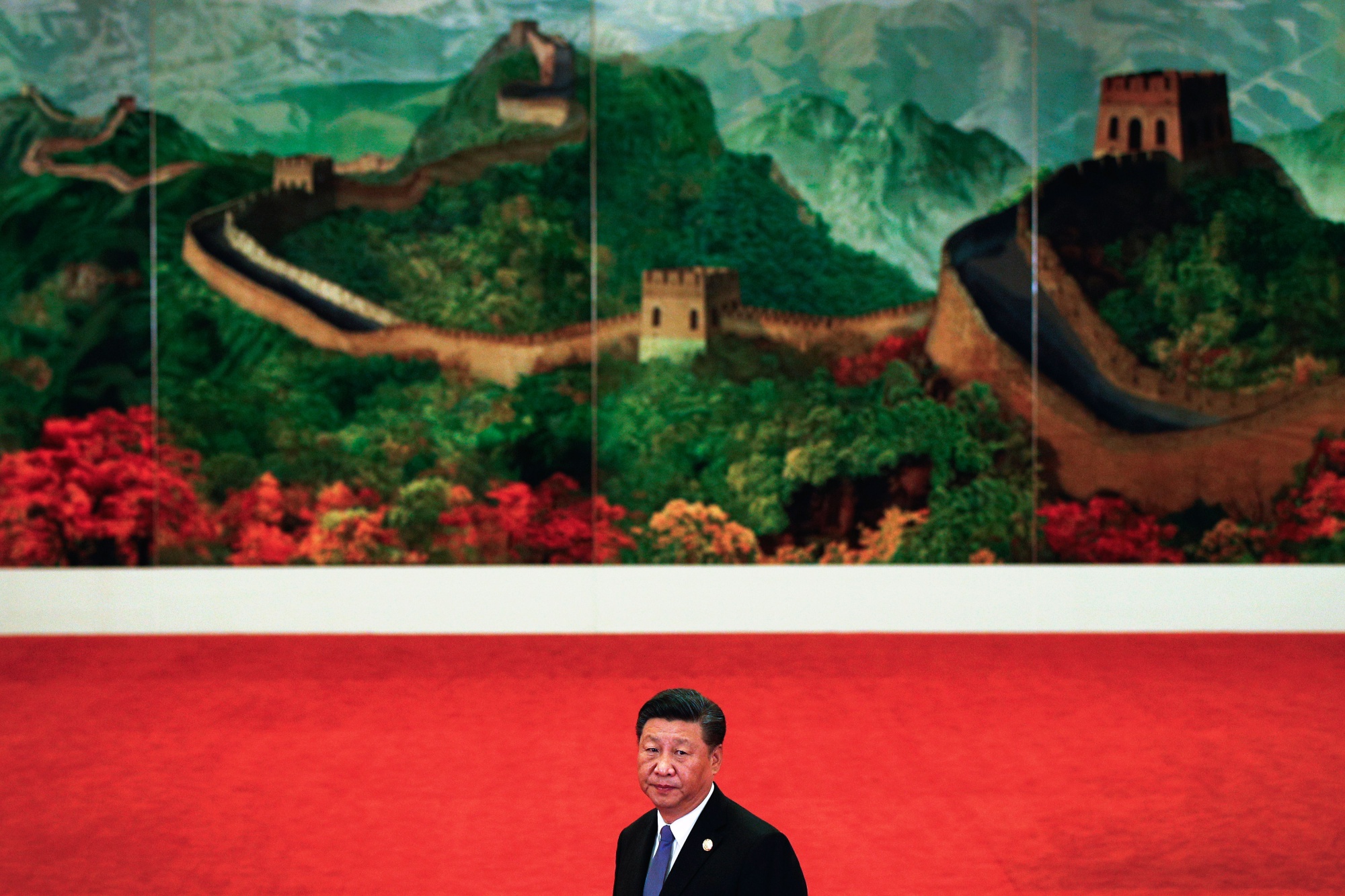 چین، در آستانه 70 سالگی حکومت کمونیسم، درگیر تامین گوشت و برقراری امنیت و کنترل جنگ تجاری با آمریکاست